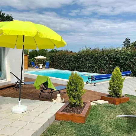 Carrelous Villa