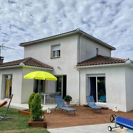 Carrelous Villa